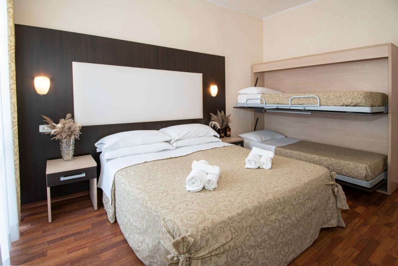 Hotel Baby B&B Milano Marittima Eksteriør billede