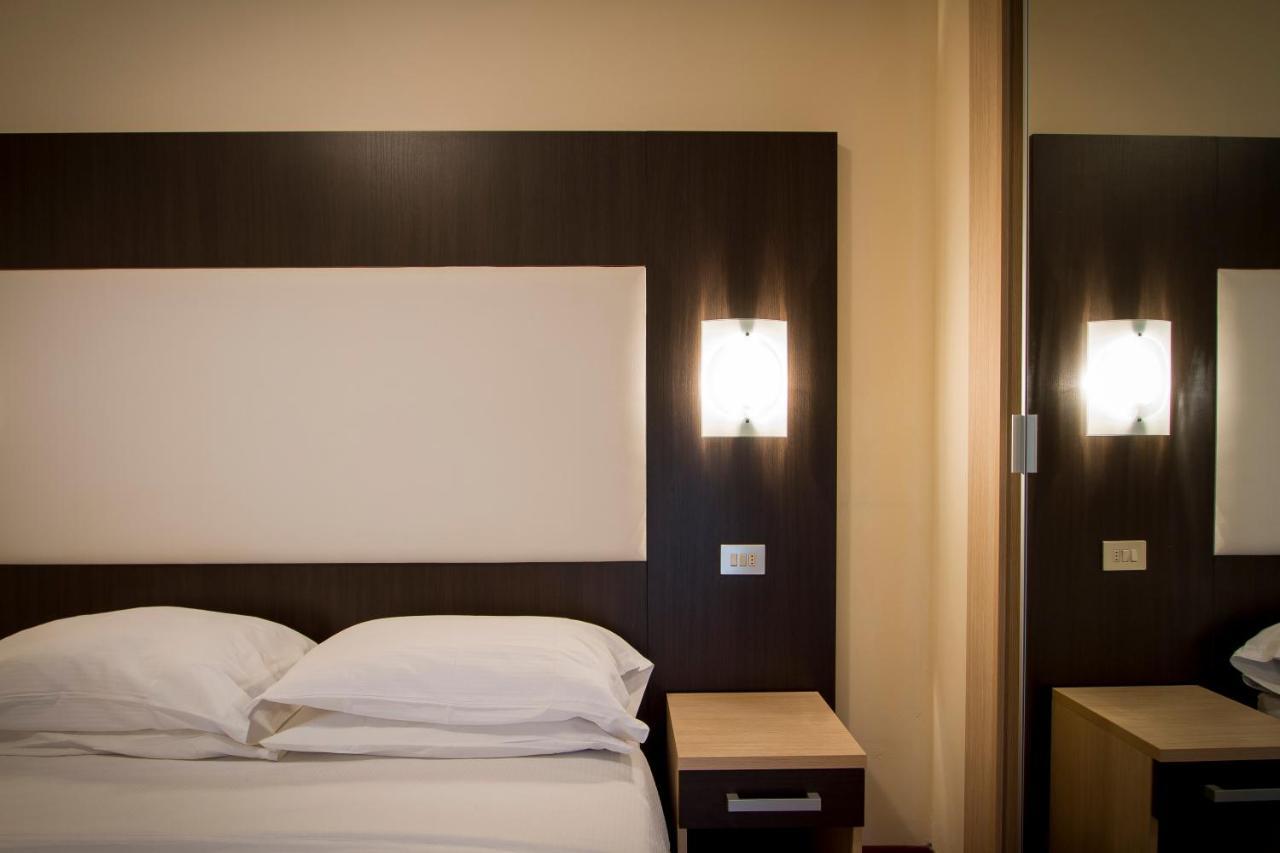 Hotel Baby B&B Milano Marittima Eksteriør billede