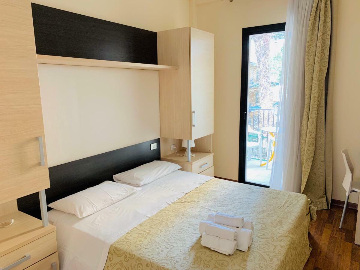 Hotel Baby B&B Milano Marittima Eksteriør billede