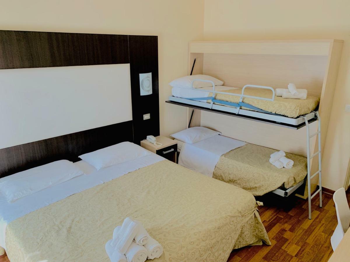Hotel Baby B&B Milano Marittima Eksteriør billede